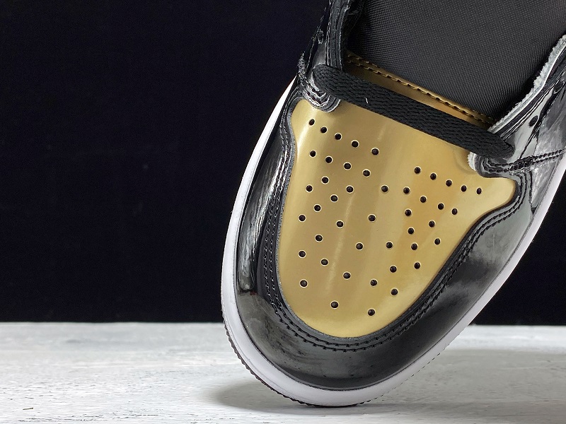 Air Jordan 1 CRIMSON TINT